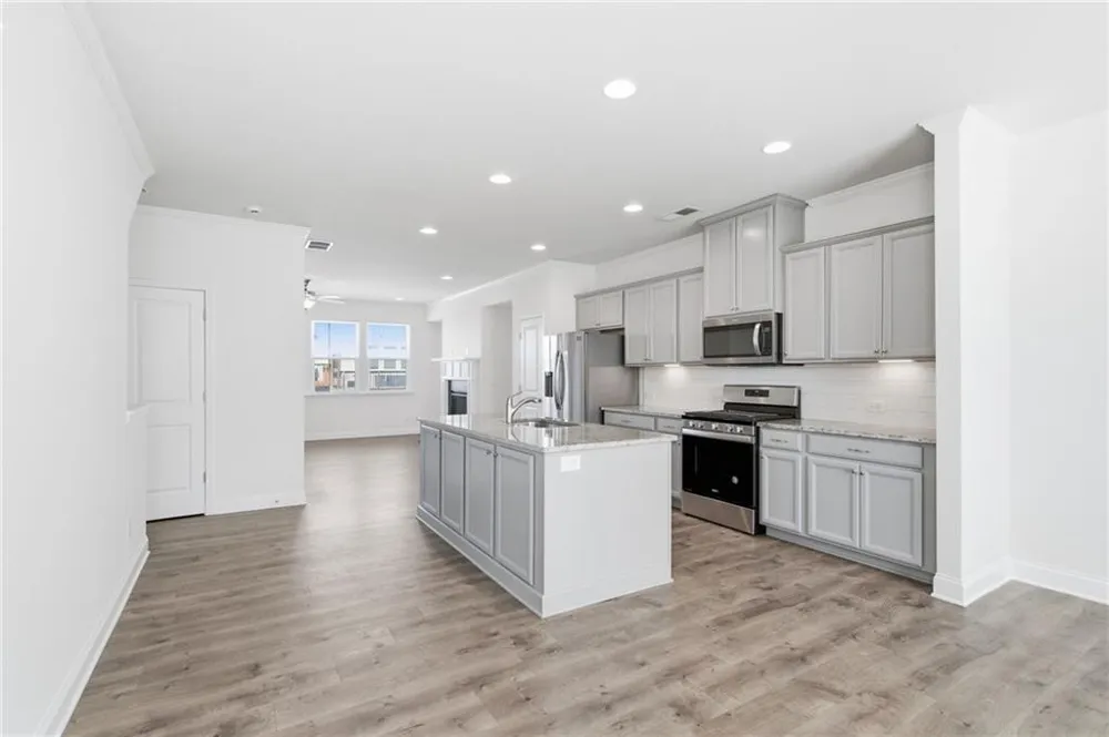 1611 Falcon Crest Way Decatur, GA 30032