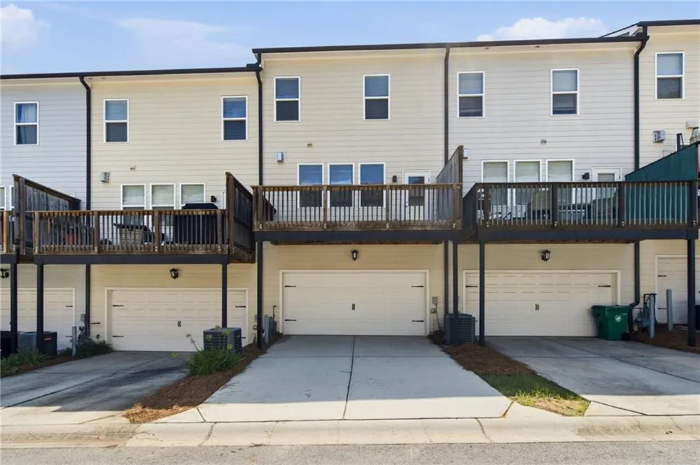 1611 Falcon Crest Way Decatur, GA 30032