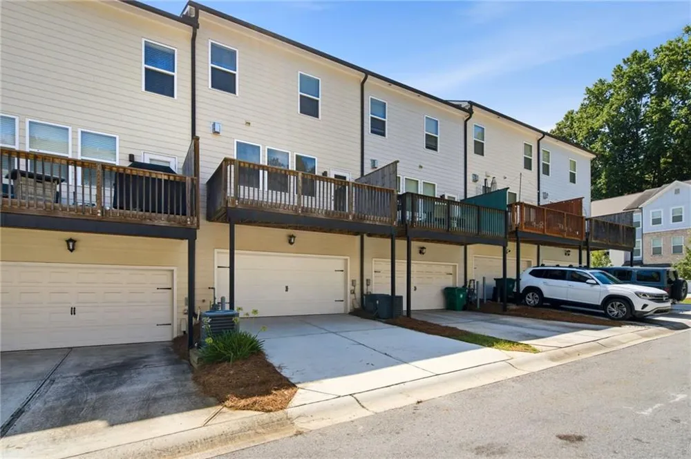 1611 Falcon Crest Way Decatur, GA 30032