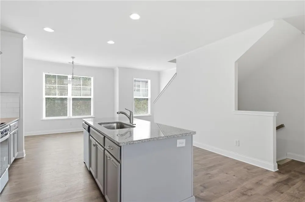 1611 Falcon Crest Way Decatur, GA 30032