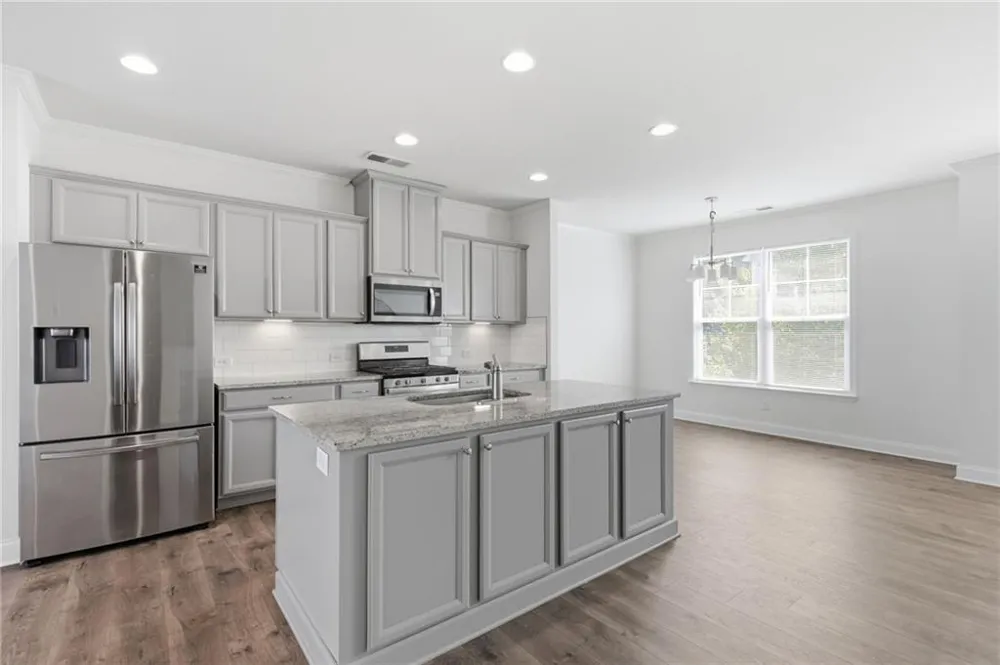 1611 Falcon Crest Way Decatur, GA 30032