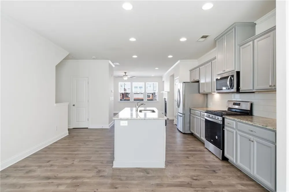 1611 Falcon Crest Way Decatur, GA 30032