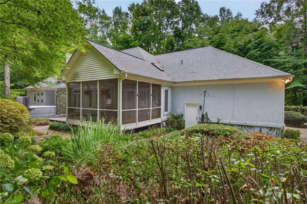 2400 Hunters Crossing Trail Summerfield, NC 27358
