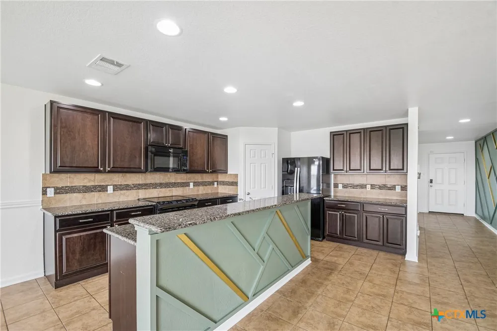 9302 Bowfield Drive Killeen, TX 76542