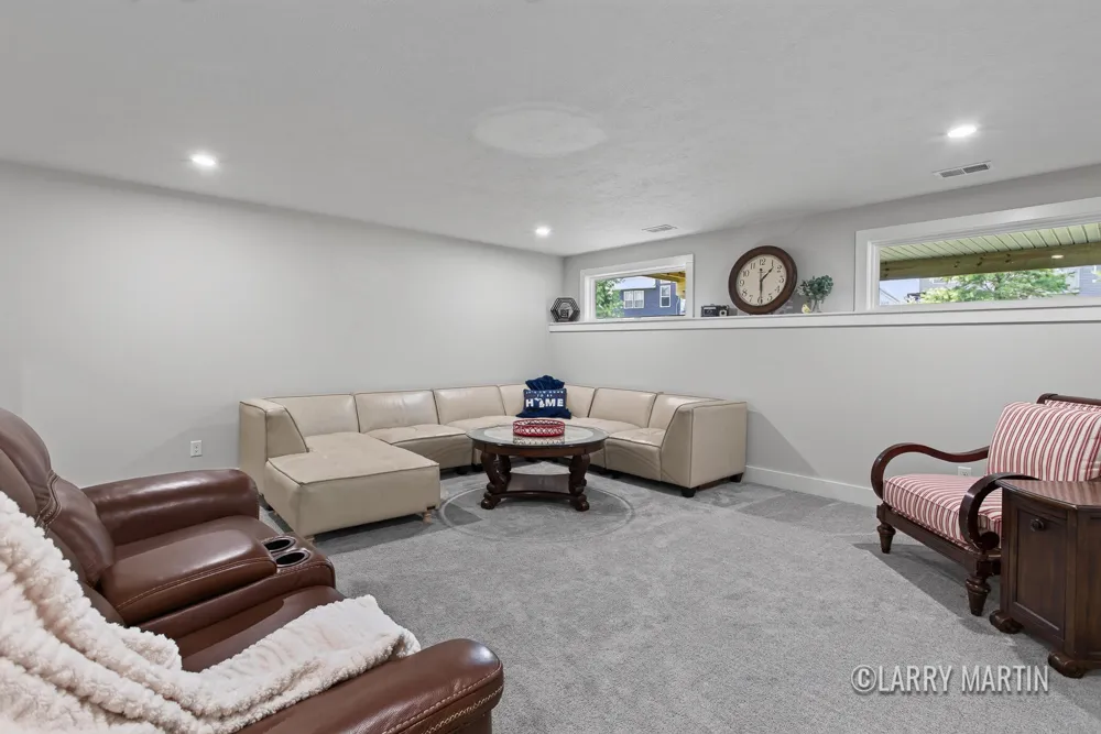 8787 Brayridge Drive Jenison, MI 49428