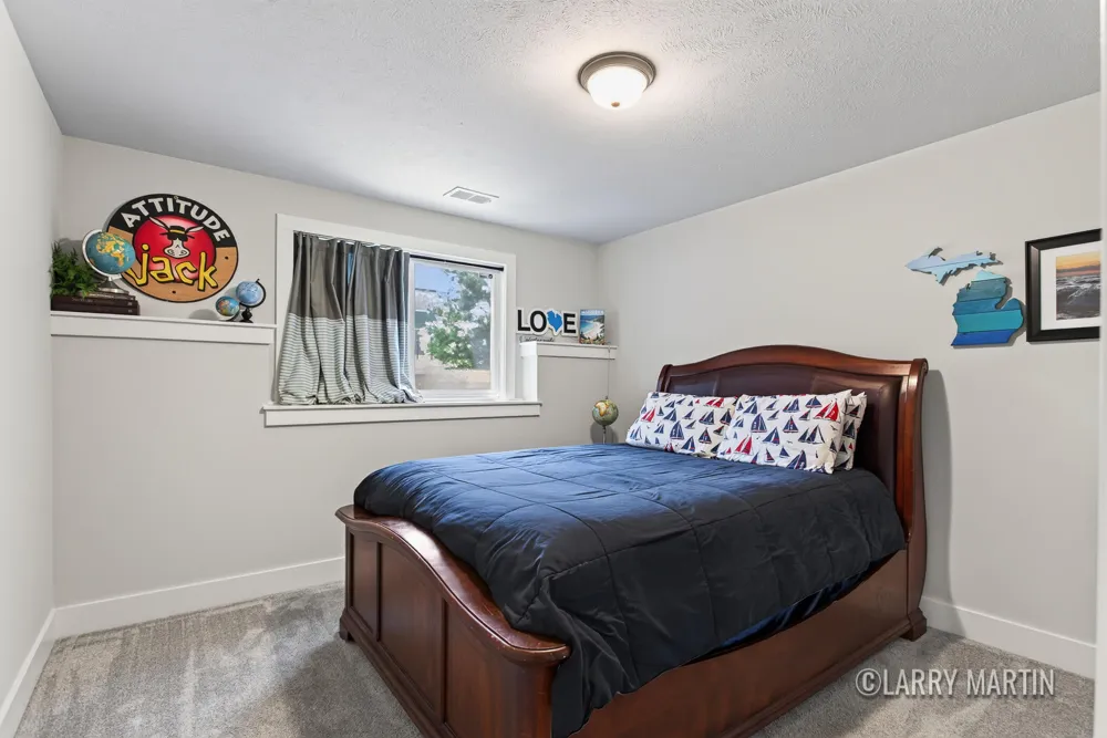 8787 Brayridge Drive Jenison, MI 49428