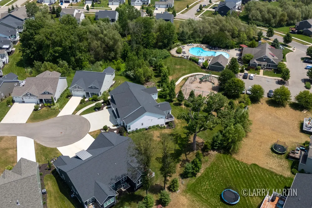 8787 Brayridge Drive Jenison, MI 49428