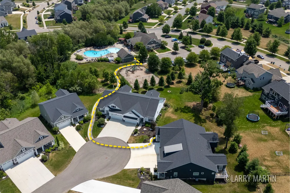 8787 Brayridge Drive Jenison, MI 49428