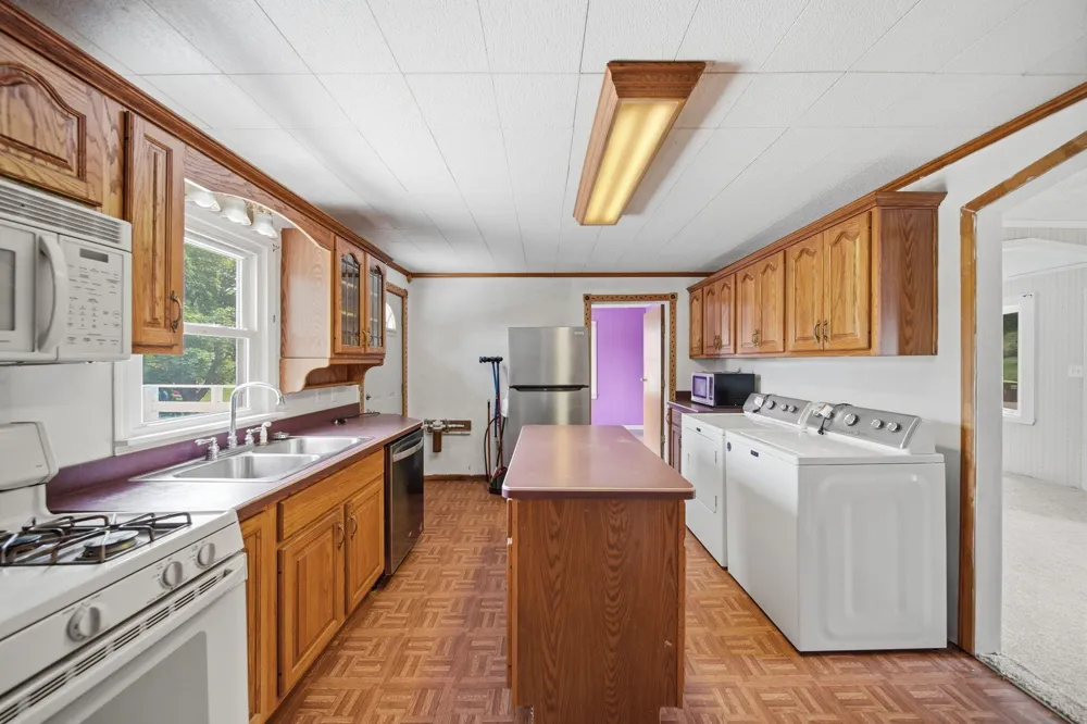 4959 Deleon Drive Tecumseh, MI 49286