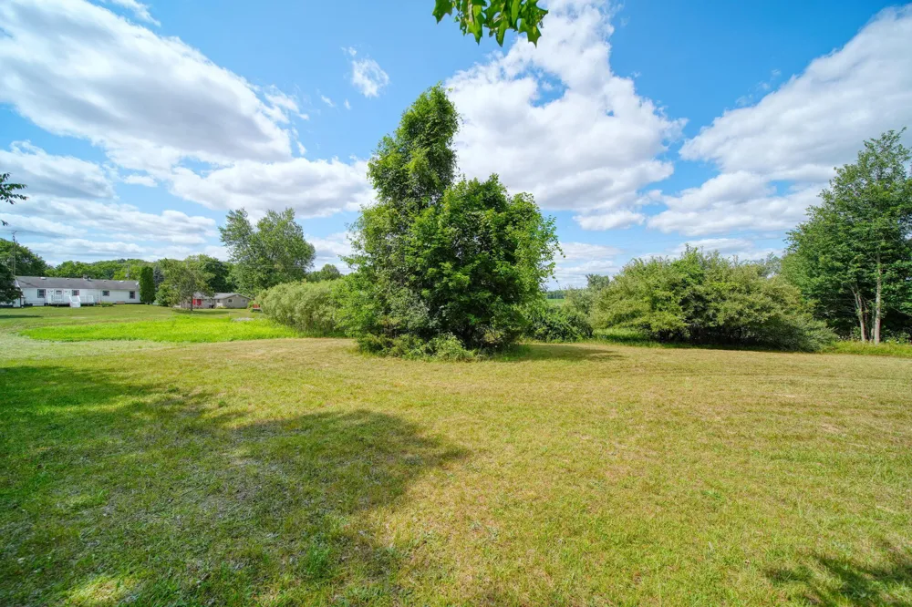4959 Deleon Drive Tecumseh, MI 49286