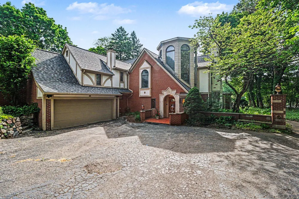 460 E Long Lake Road Bloomfield Hills, MI 48304