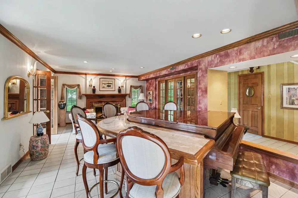 460 E Long Lake Road Bloomfield Hills, MI 48304