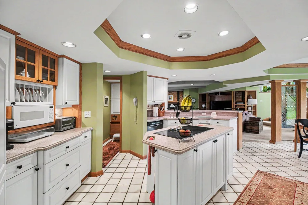 460 E Long Lake Road Bloomfield Hills, MI 48304