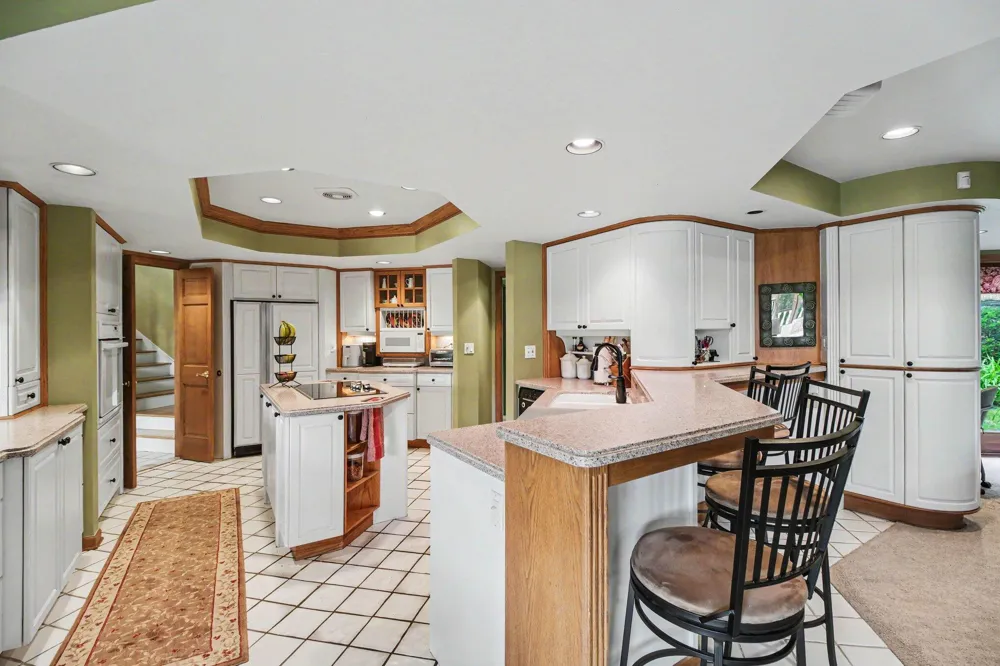 460 E Long Lake Road Bloomfield Hills, MI 48304