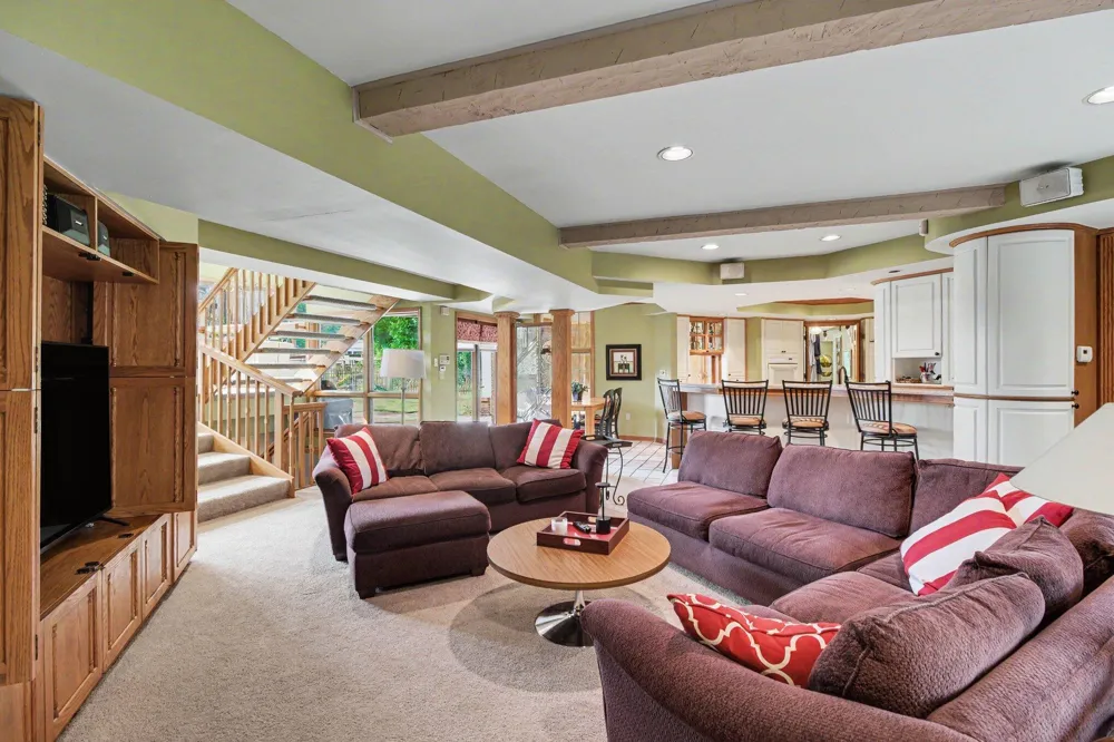 460 E Long Lake Road Bloomfield Hills, MI 48304