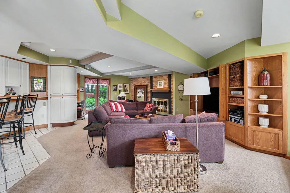 460 E Long Lake Road Bloomfield Hills, MI 48304