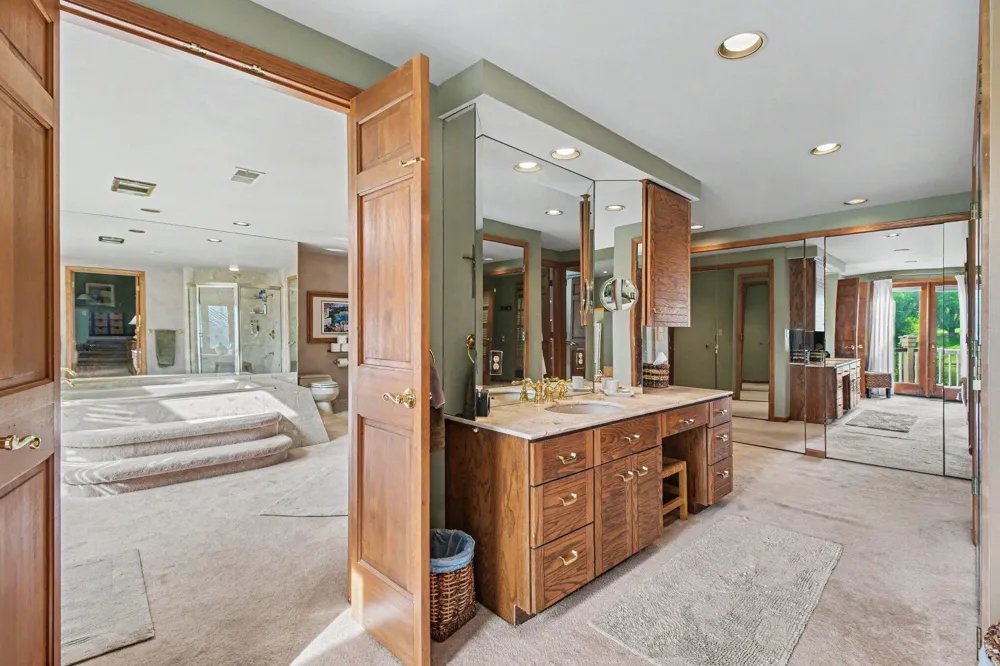 460 E Long Lake Road Bloomfield Hills, MI 48304