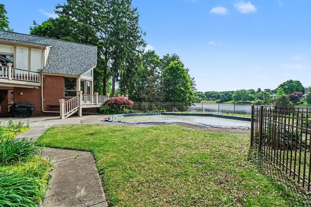 460 E Long Lake Road Bloomfield Hills, MI 48304