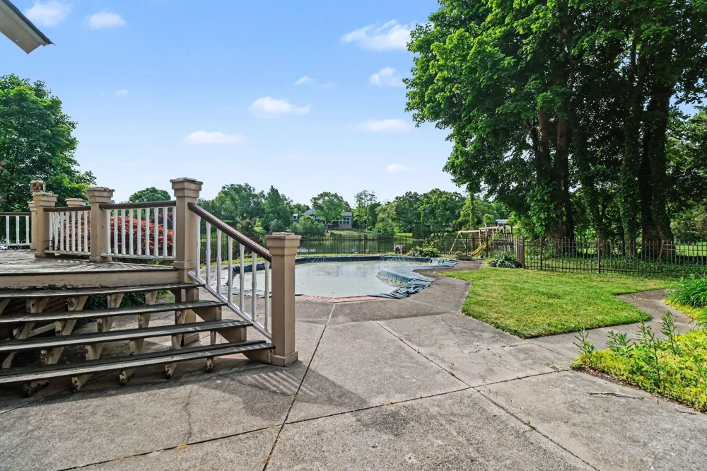 460 E Long Lake Road Bloomfield Hills, MI 48304