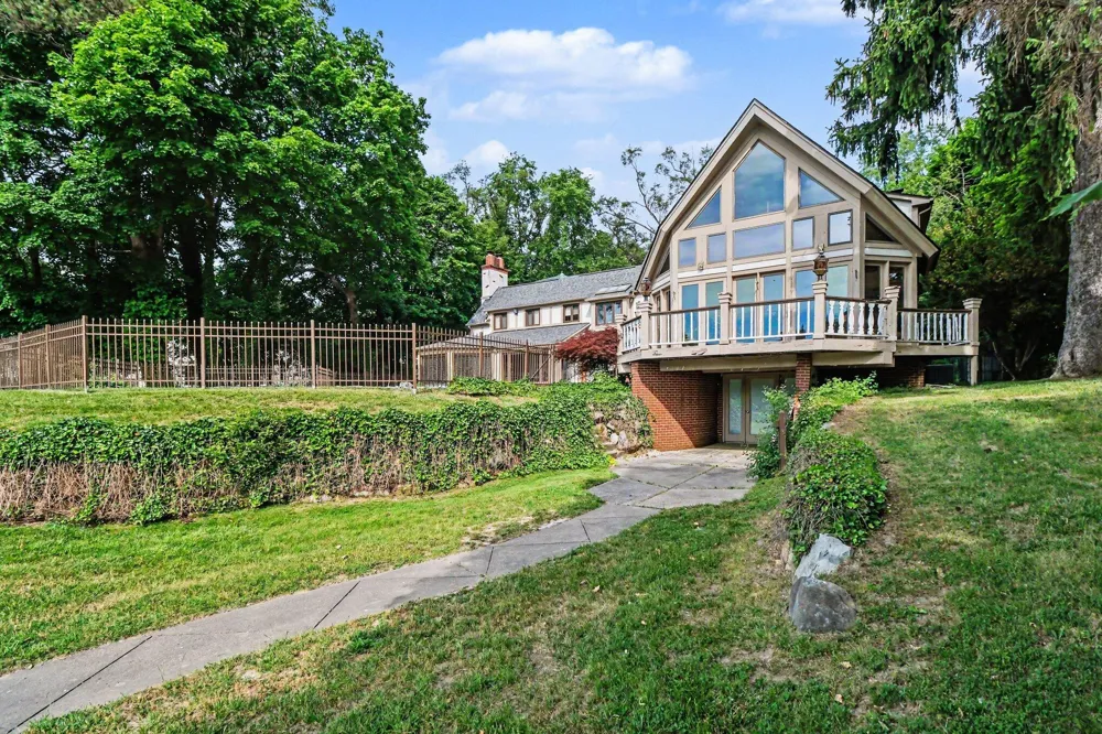 460 E Long Lake Road Bloomfield Hills, MI 48304