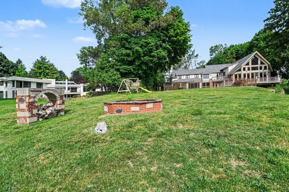 460 E Long Lake Road Bloomfield Hills, MI 48304