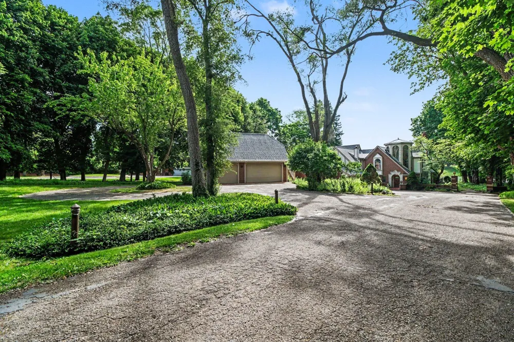 460 E Long Lake Road Bloomfield Hills, MI 48304