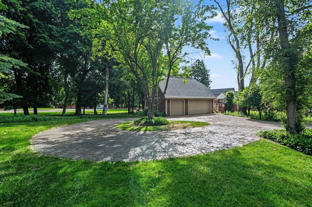 460 E Long Lake Road Bloomfield Hills, MI 48304