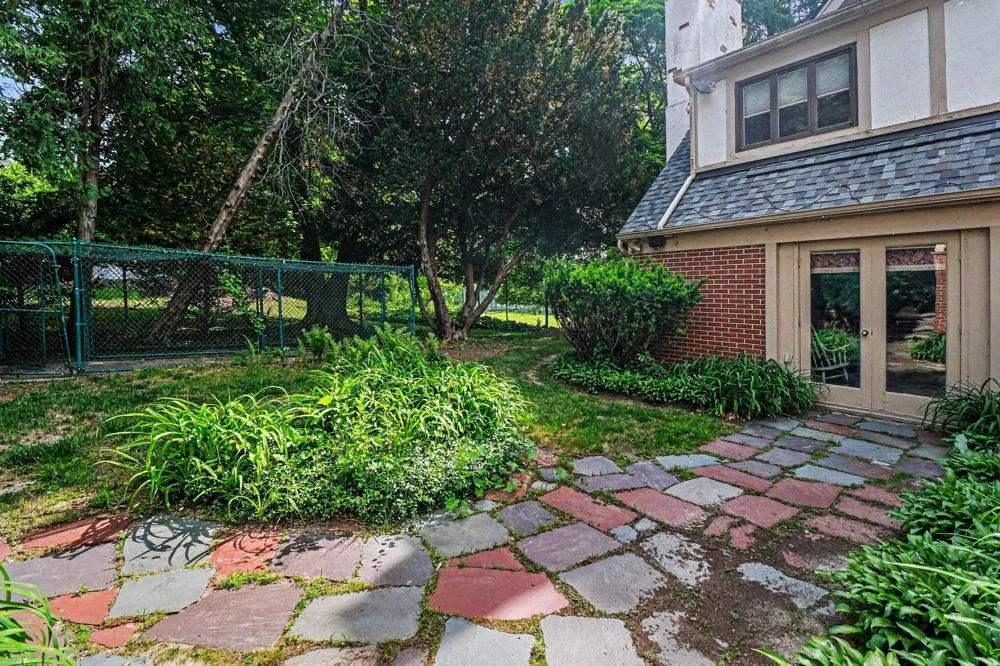 460 E Long Lake Road Bloomfield Hills, MI 48304