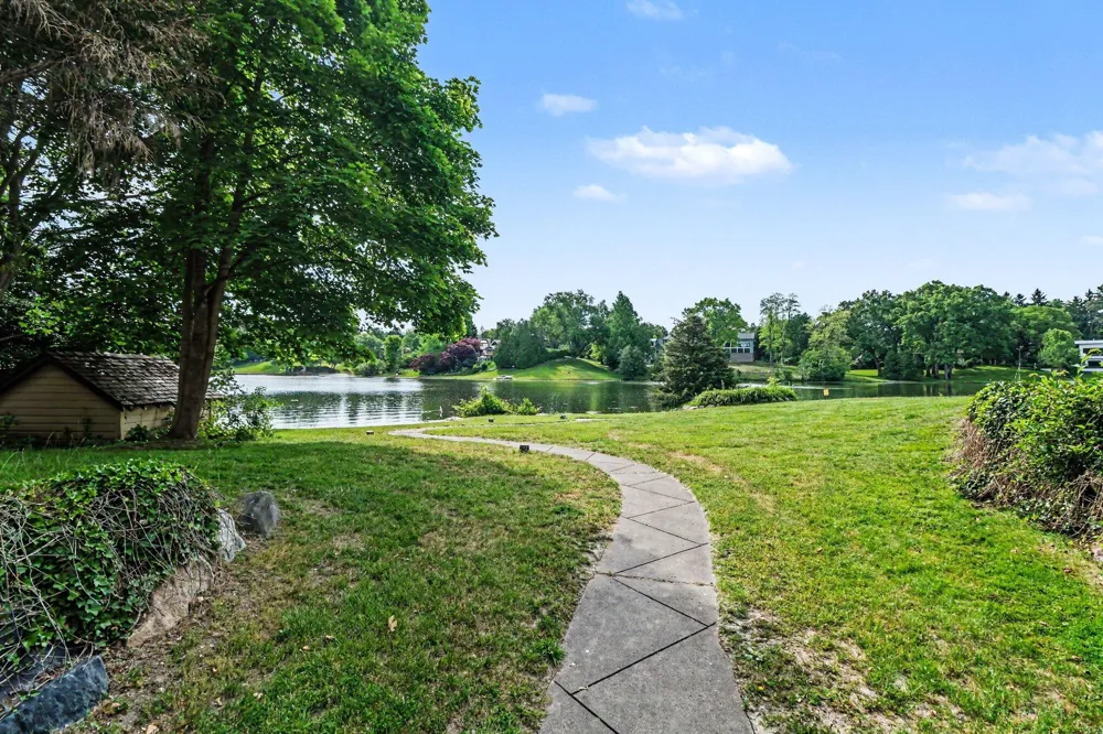 460 E Long Lake Road Bloomfield Hills, MI 48304