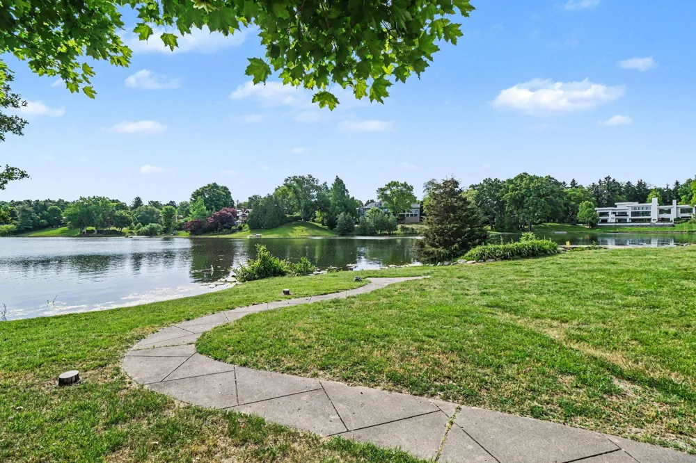 460 E Long Lake Road Bloomfield Hills, MI 48304