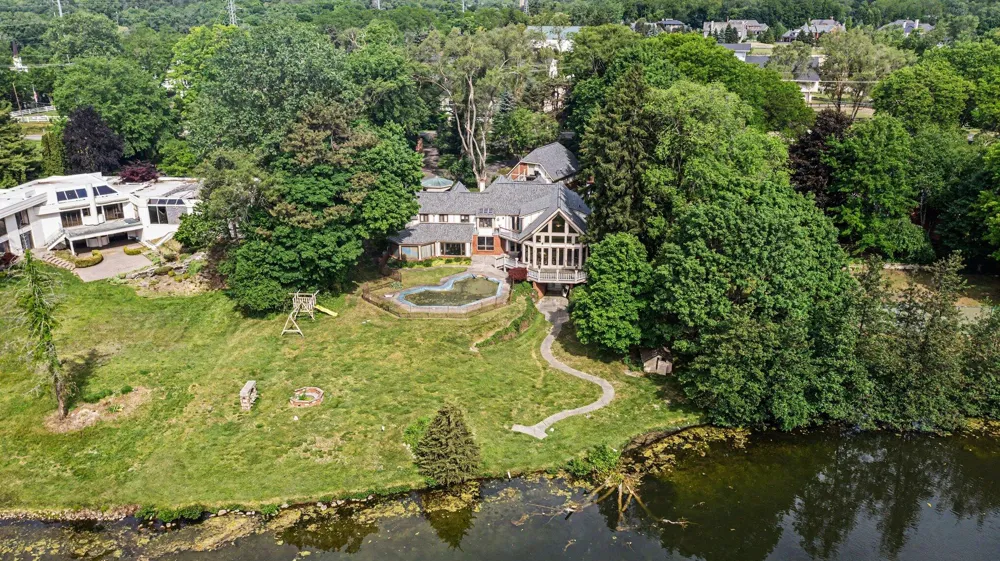 460 E Long Lake Road Bloomfield Hills, MI 48304