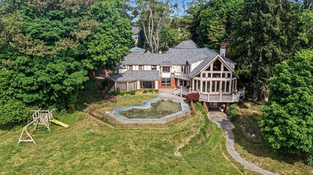 460 E Long Lake Road Bloomfield Hills, MI 48304