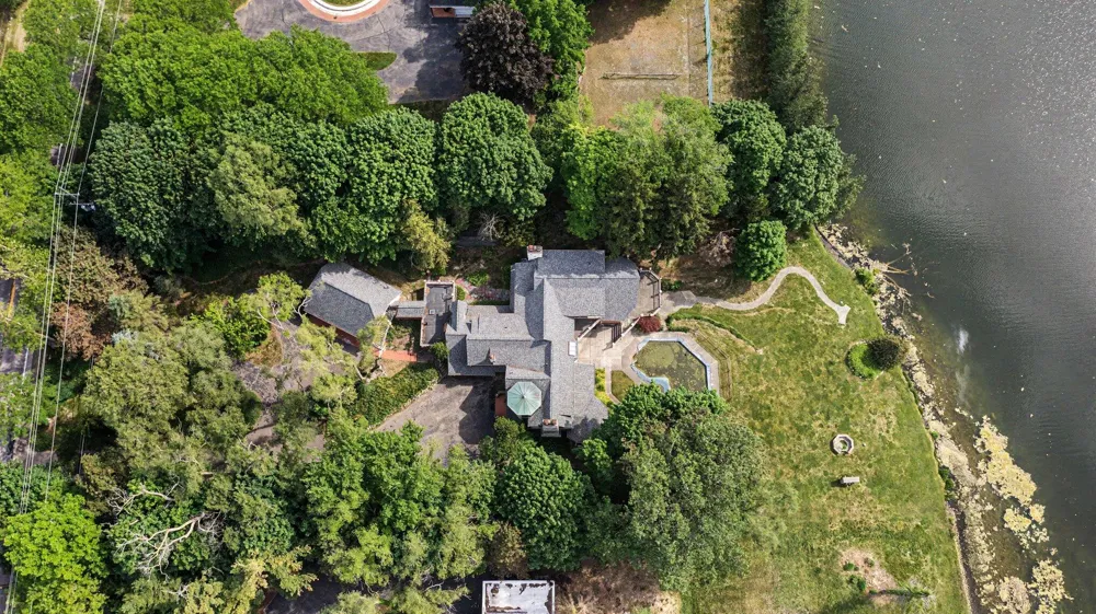 460 E Long Lake Road Bloomfield Hills, MI 48304