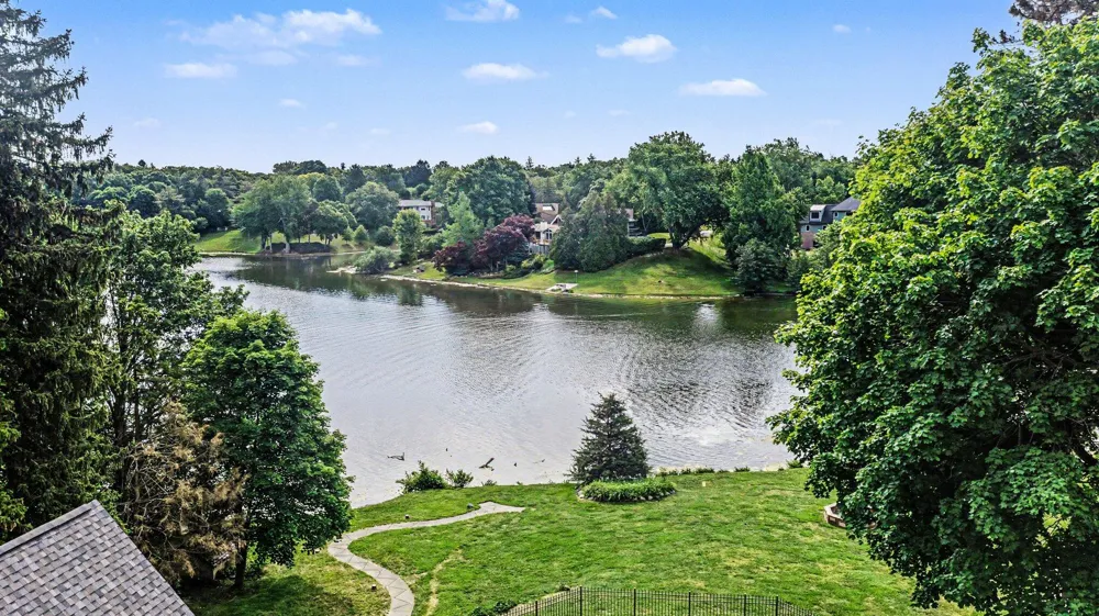 460 E Long Lake Road Bloomfield Hills, MI 48304