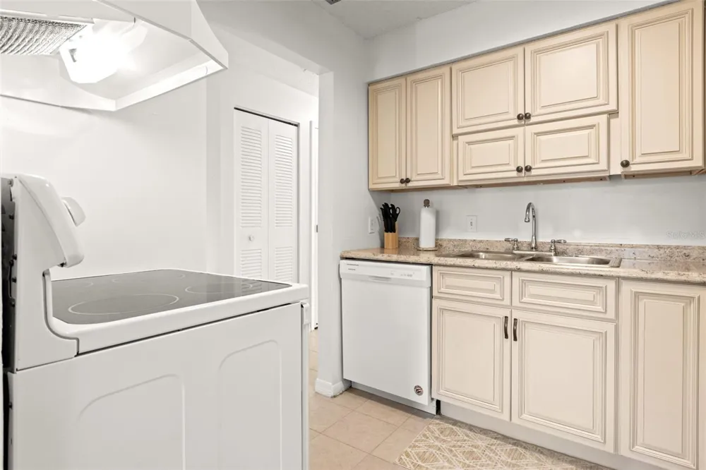 4215 E BAY DRIVE #1806D Clearwater, FL 33764
