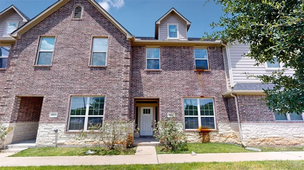 2019 Harvey Mitchell Parkway S #2019-2027 College Station, TX 77840