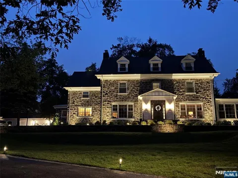 117 Forest Way