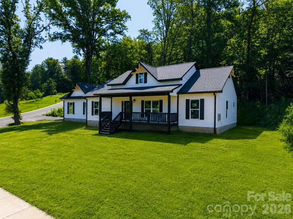 60 Charlotte Street Franklin, NC 28734