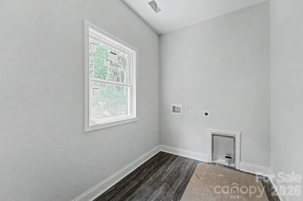 60 Charlotte Street Franklin, NC 28734