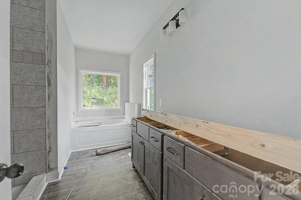 60 Charlotte Street Franklin, NC 28734