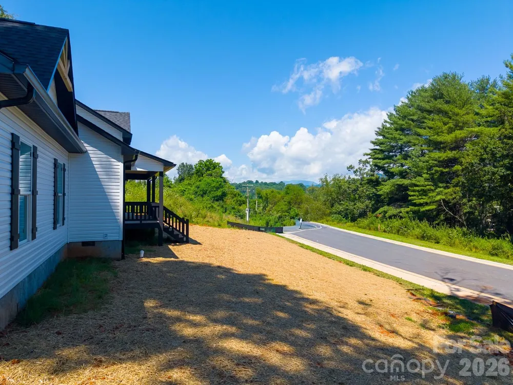 60 Charlotte Street Franklin, NC 28734