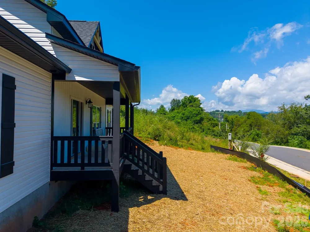 60 Charlotte Street Franklin, NC 28734
