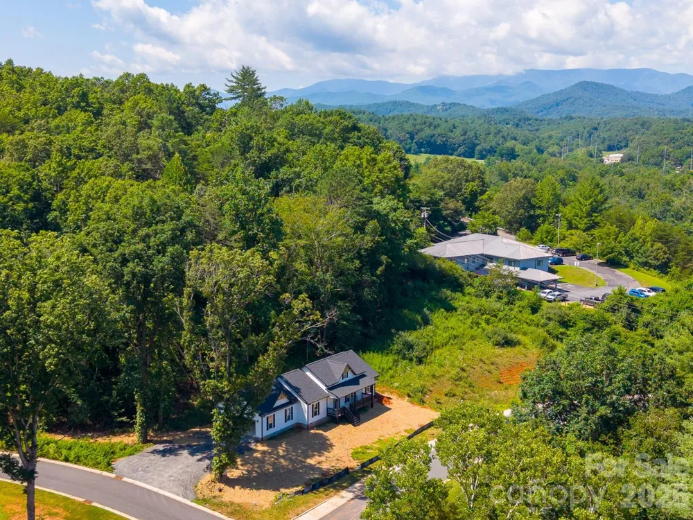 60 Charlotte Street Franklin, NC 28734