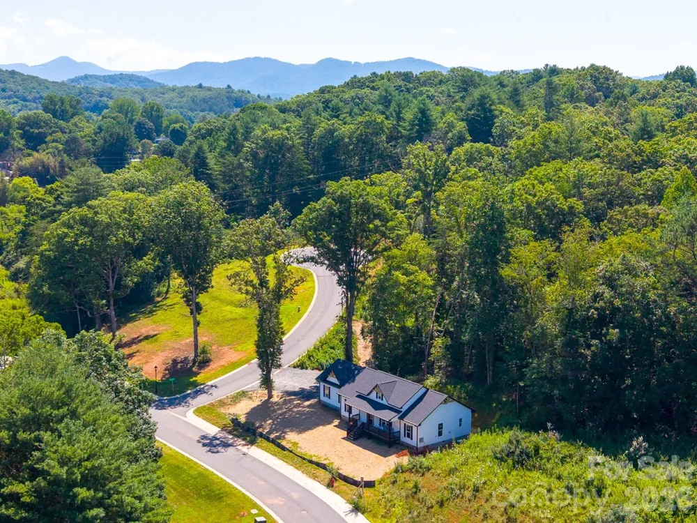 60 Charlotte Street Franklin, NC 28734