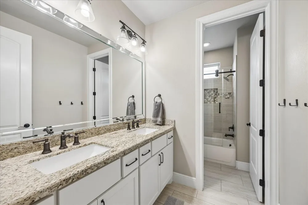 885 Amethyst Drive Bellville, TX 77418
