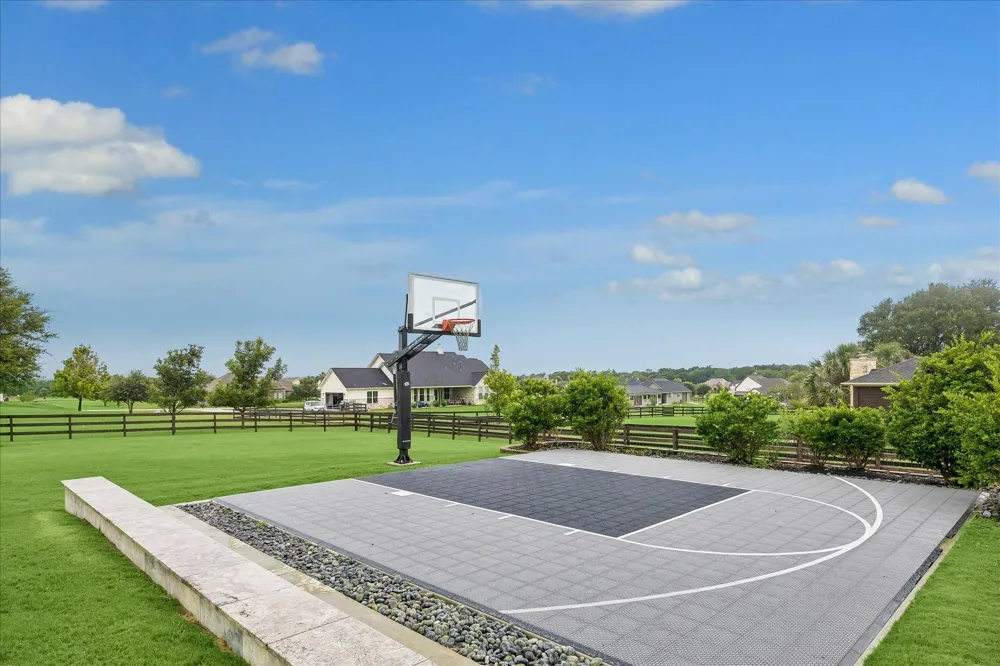 885 Amethyst Drive Bellville, TX 77418