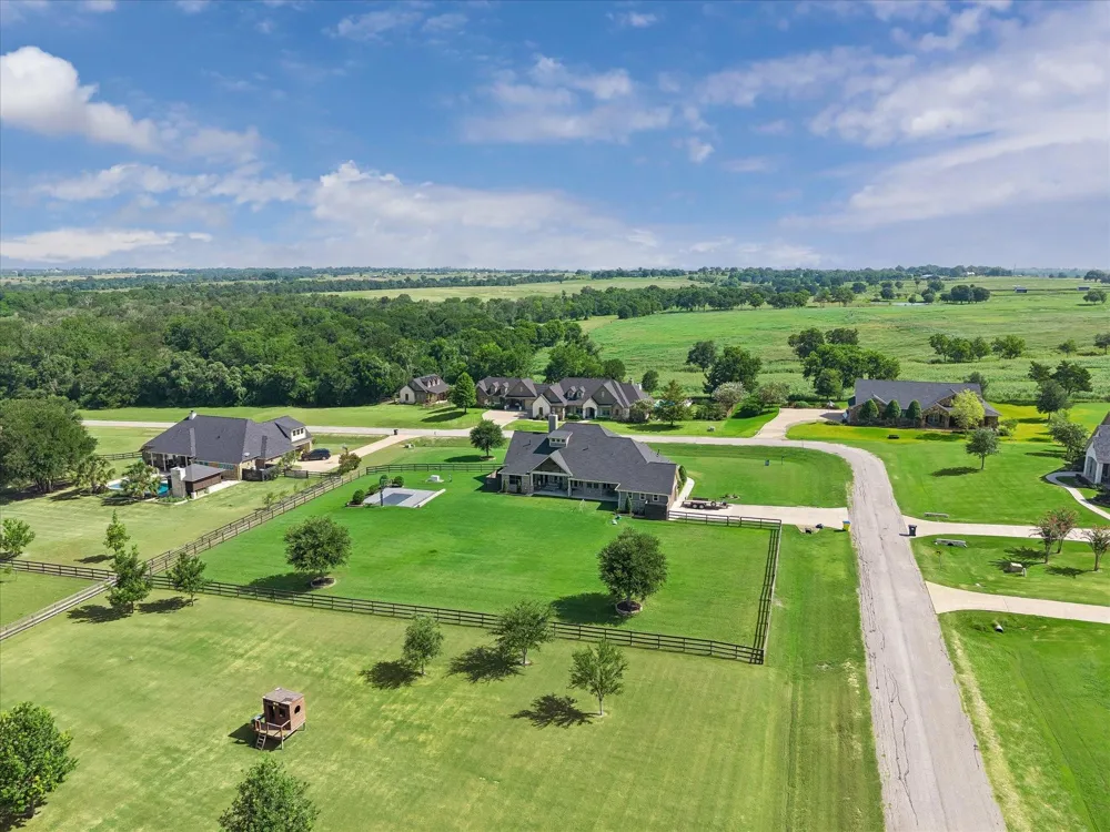 885 Amethyst Drive Bellville, TX 77418