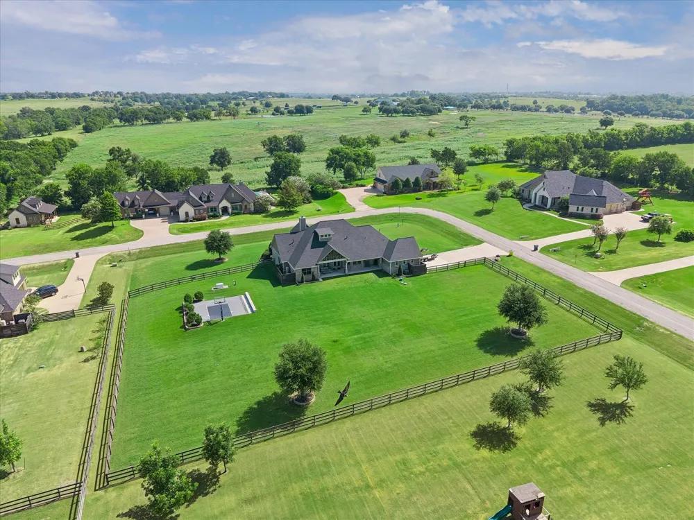 885 Amethyst Drive Bellville, TX 77418