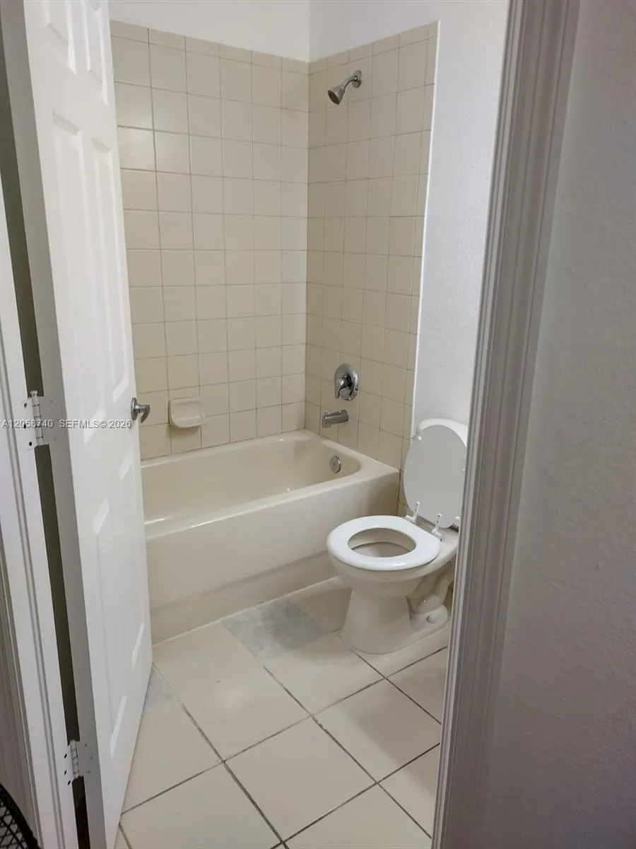 1960 Freeport Ln #1960 Riviera Beach, FL 33404
