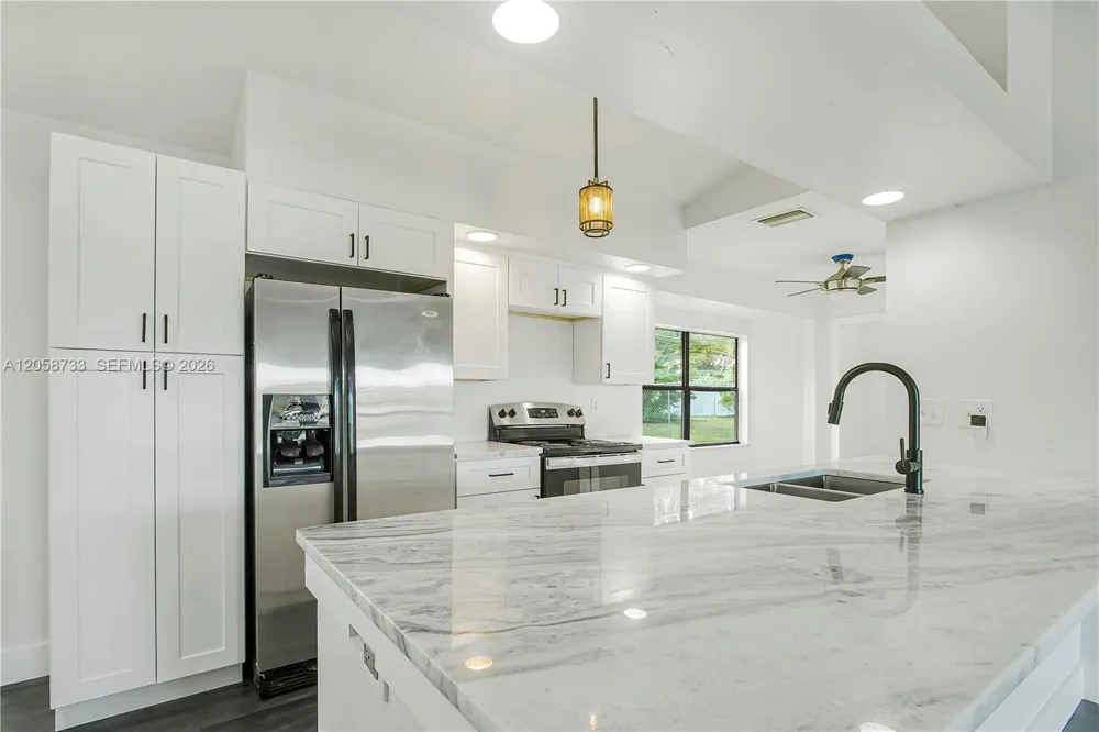 2935 SW 1st Pl Cape Coral, FL 33914